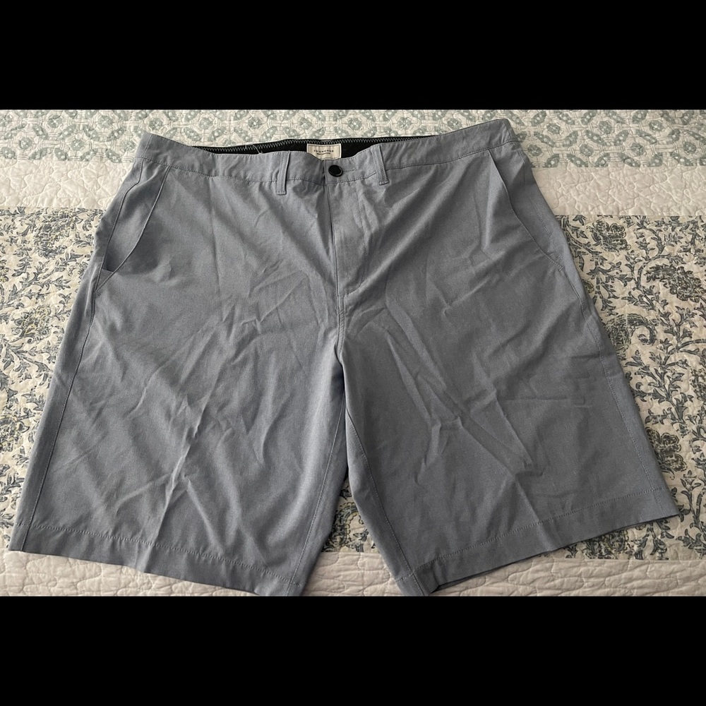 Mens 7 Diamonds Momentum Textured Hybrid short.
